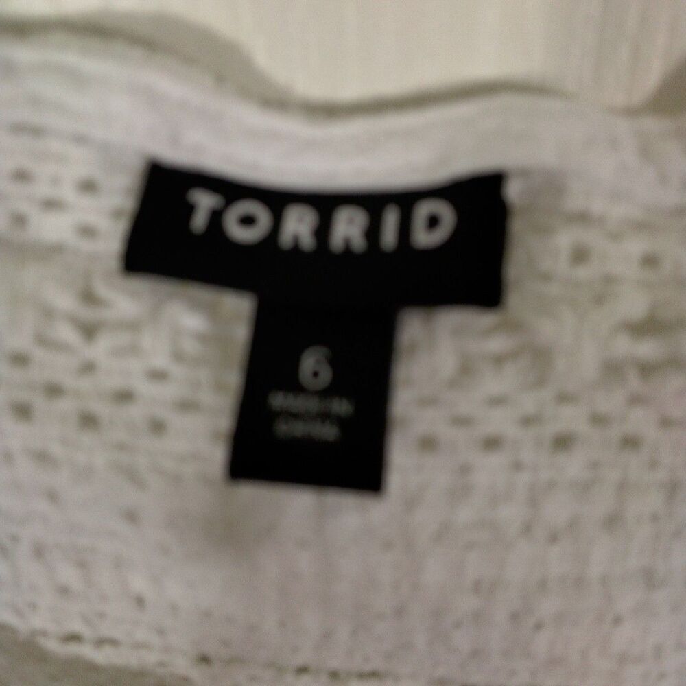 Torrid Plus Size 6 Womens White Tank Top Blouse Adjustable Straps Button - Picture 5 of 6